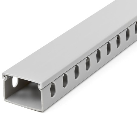 StarTech.com 2m Verdrahtungskanal 38x25mm - Kabelkanal mit 8mm Schlitze - PVC-Netzwerkkabelabdeckung - bis zu 20 Kabel - UL