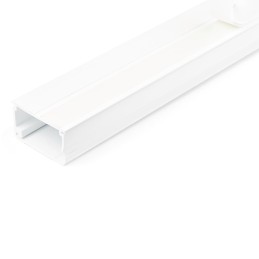 StarTech.com Canalina per la gestione dei cavi solida con nastro adesivo e coperchio, 45mm P x 27mm H - 1,8m L , canaletta in