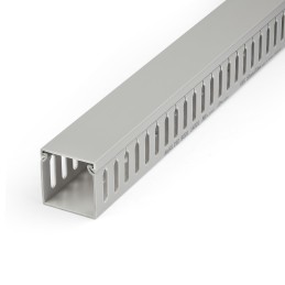 StarTech.com Canalina di cablaggio cavi scanalata con coperchio, 50mm P x 50mm H - 2m L - 8mm, canalina passacavi in PVC per