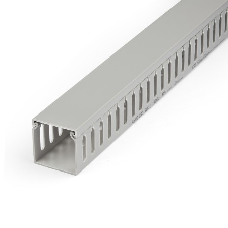 StarTech.com Canaleta para Cableado con Ranura Abierta y Tapa, 50 mm An x 50 mm Al - 2 m Lar - Ranuras de 8 mm, Cubierta de PVC